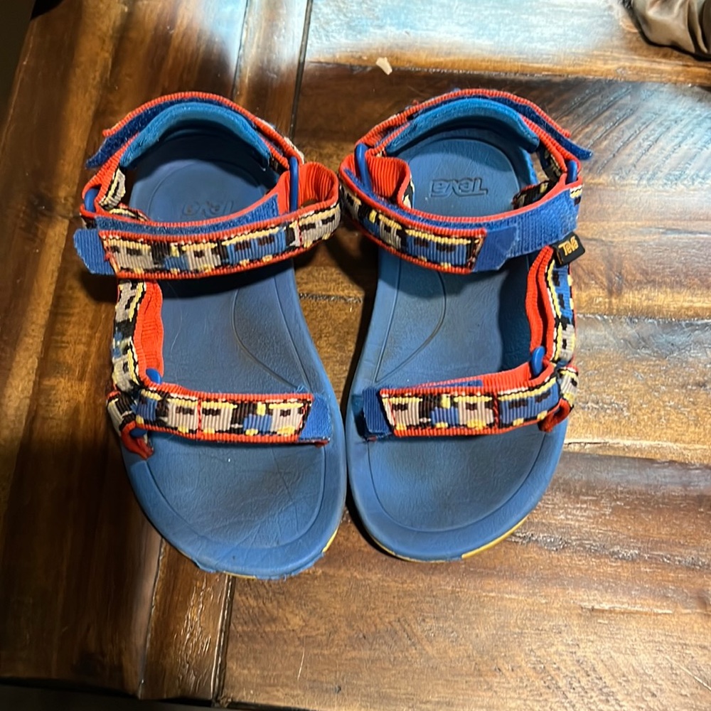 Toddler Teva sandle size 9. GUC.